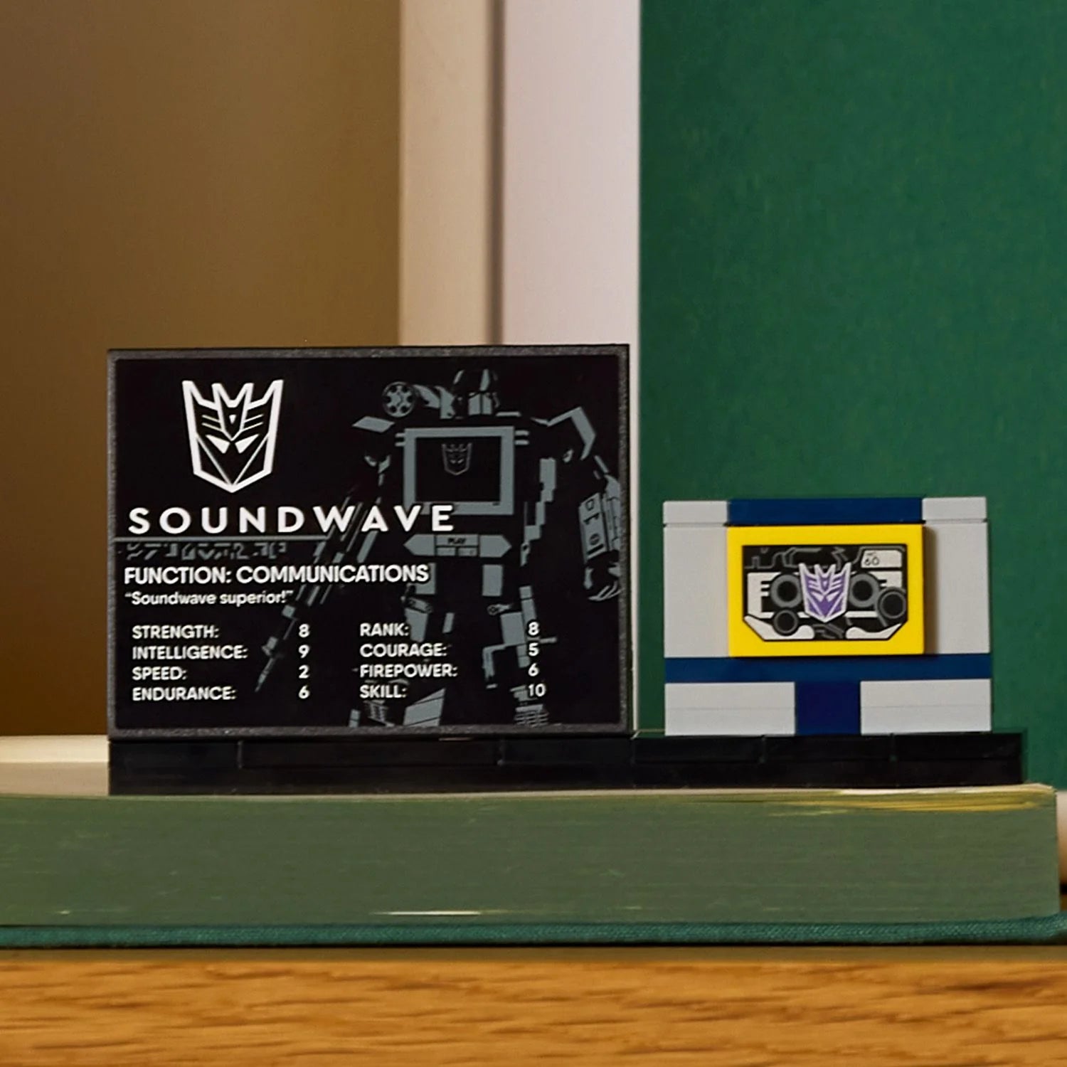 Icons - Transformers: Soundwave (10358)