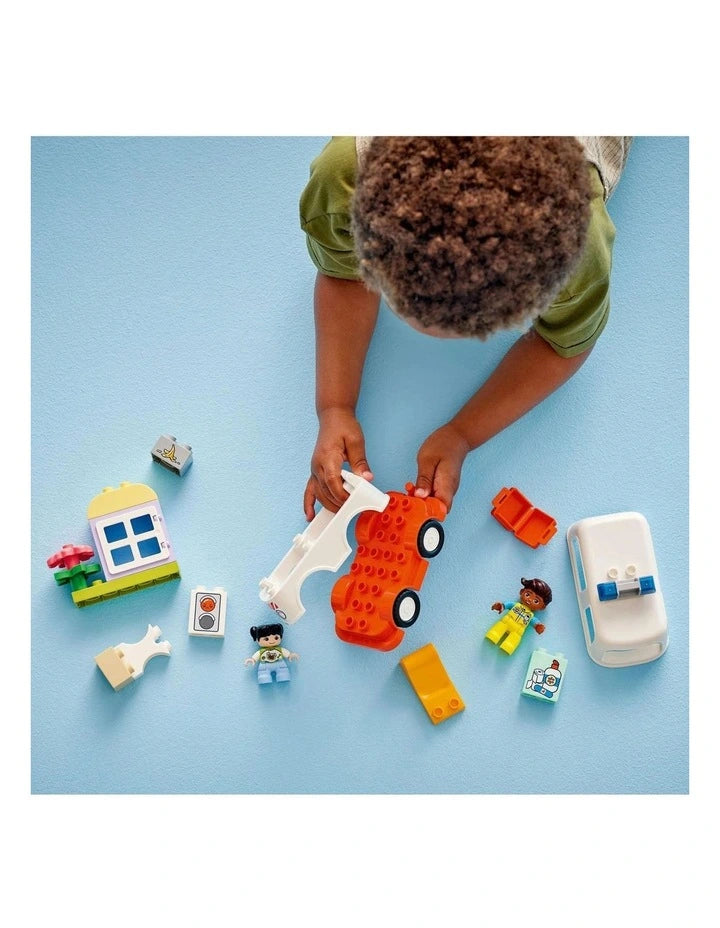 DUPLO® - Ambulance & Driver (10447)