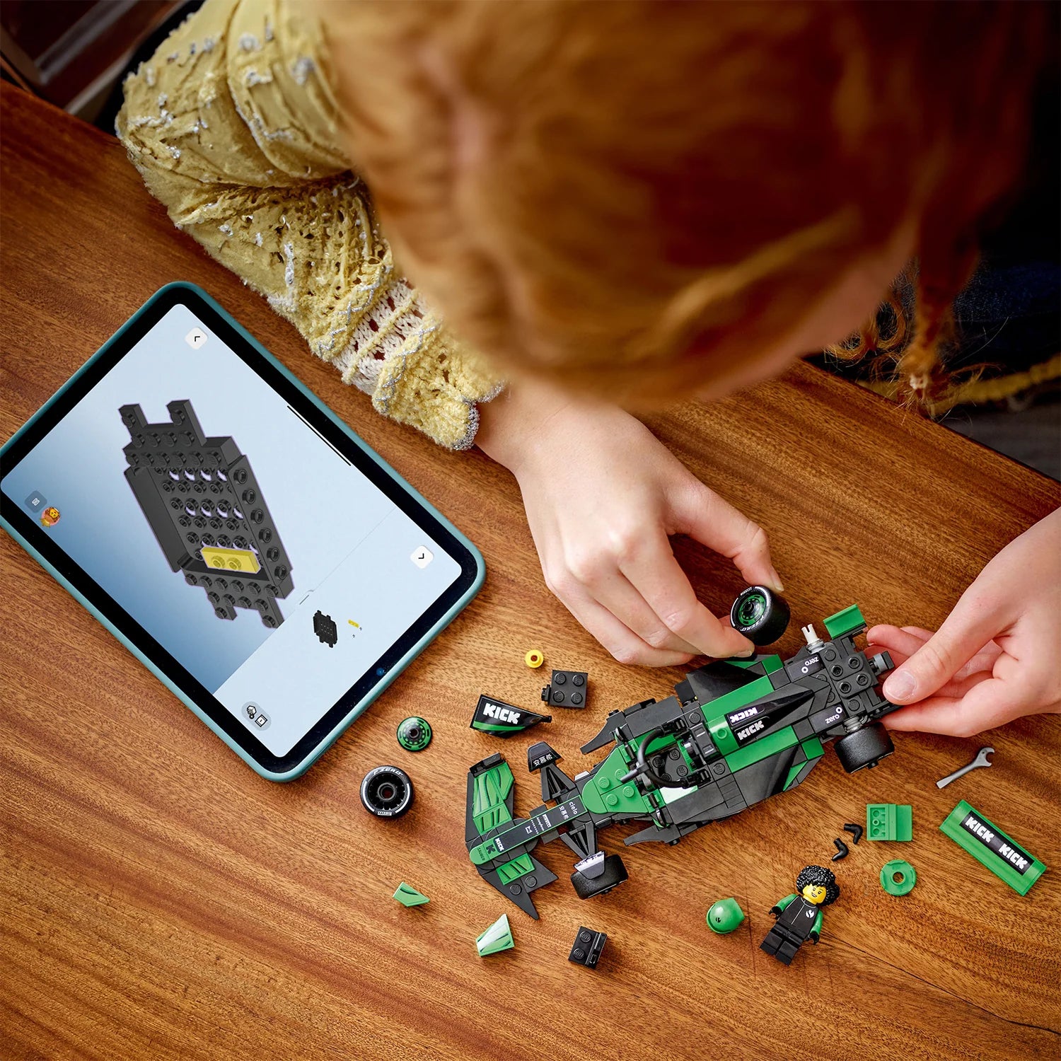 Speed Champions - KICK Sauber F1® Team C44 Race Car (77247)