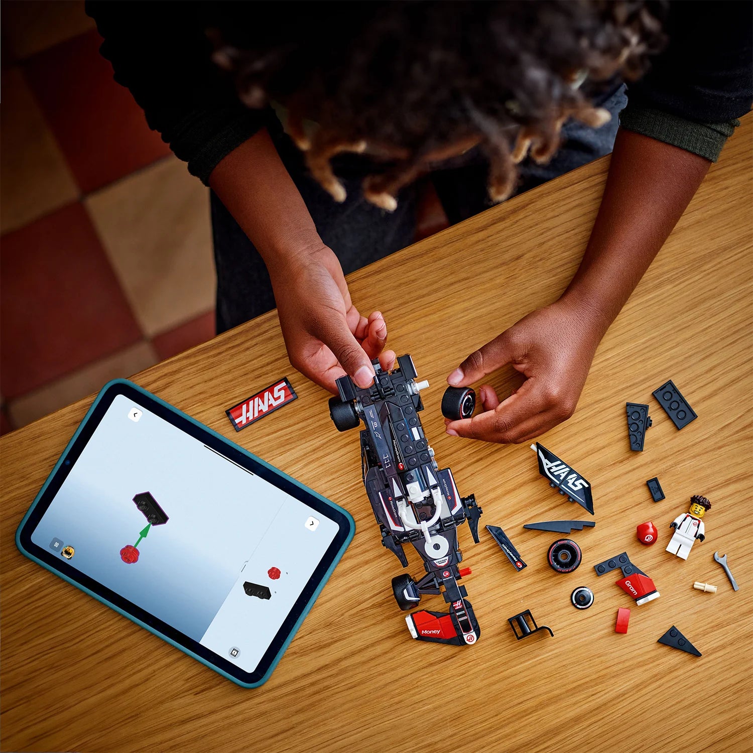 Speed Champions - MoneyGram Haas F1® Team VF-24 Race Car (77250)