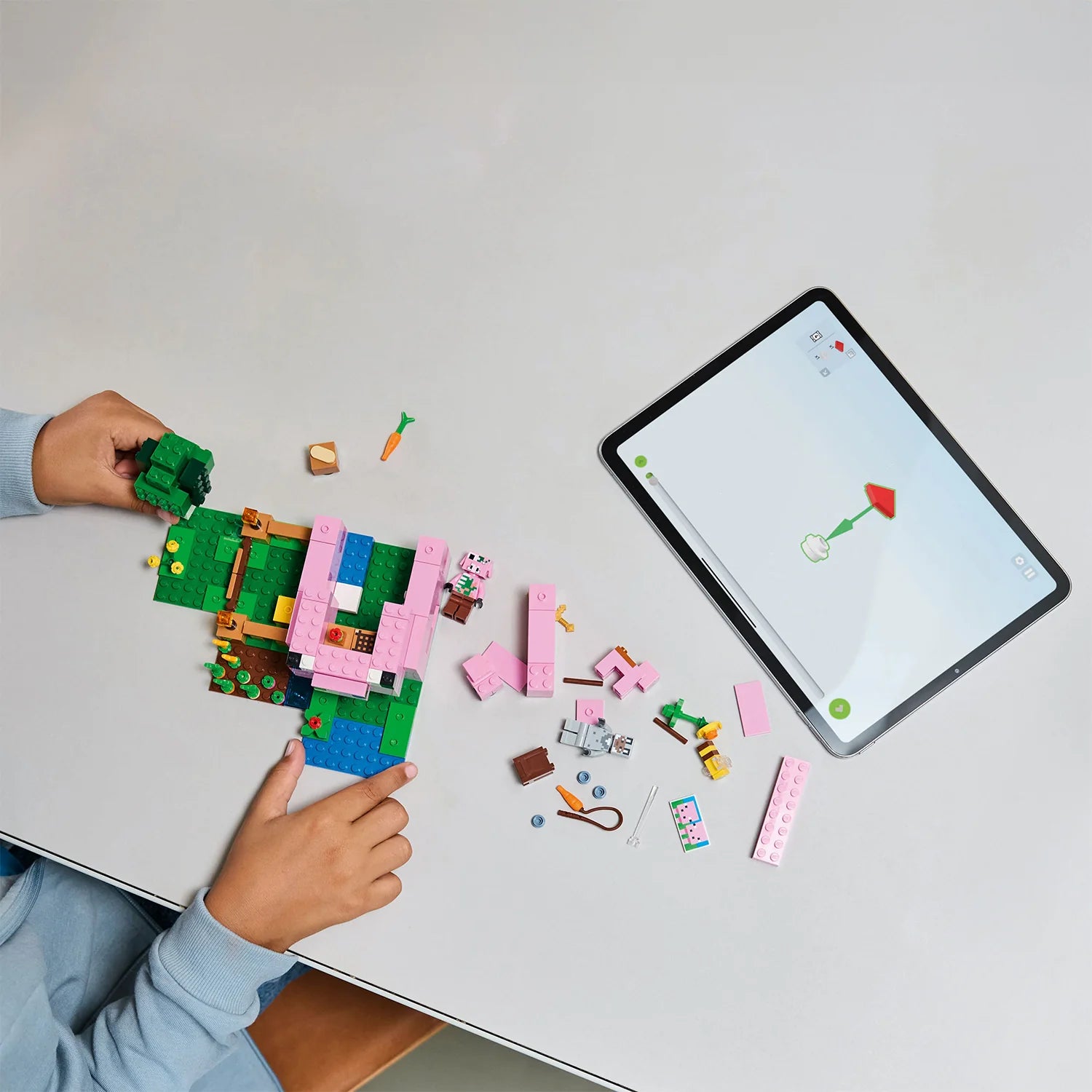 Minecraft® - The Baby Pig House (21268)