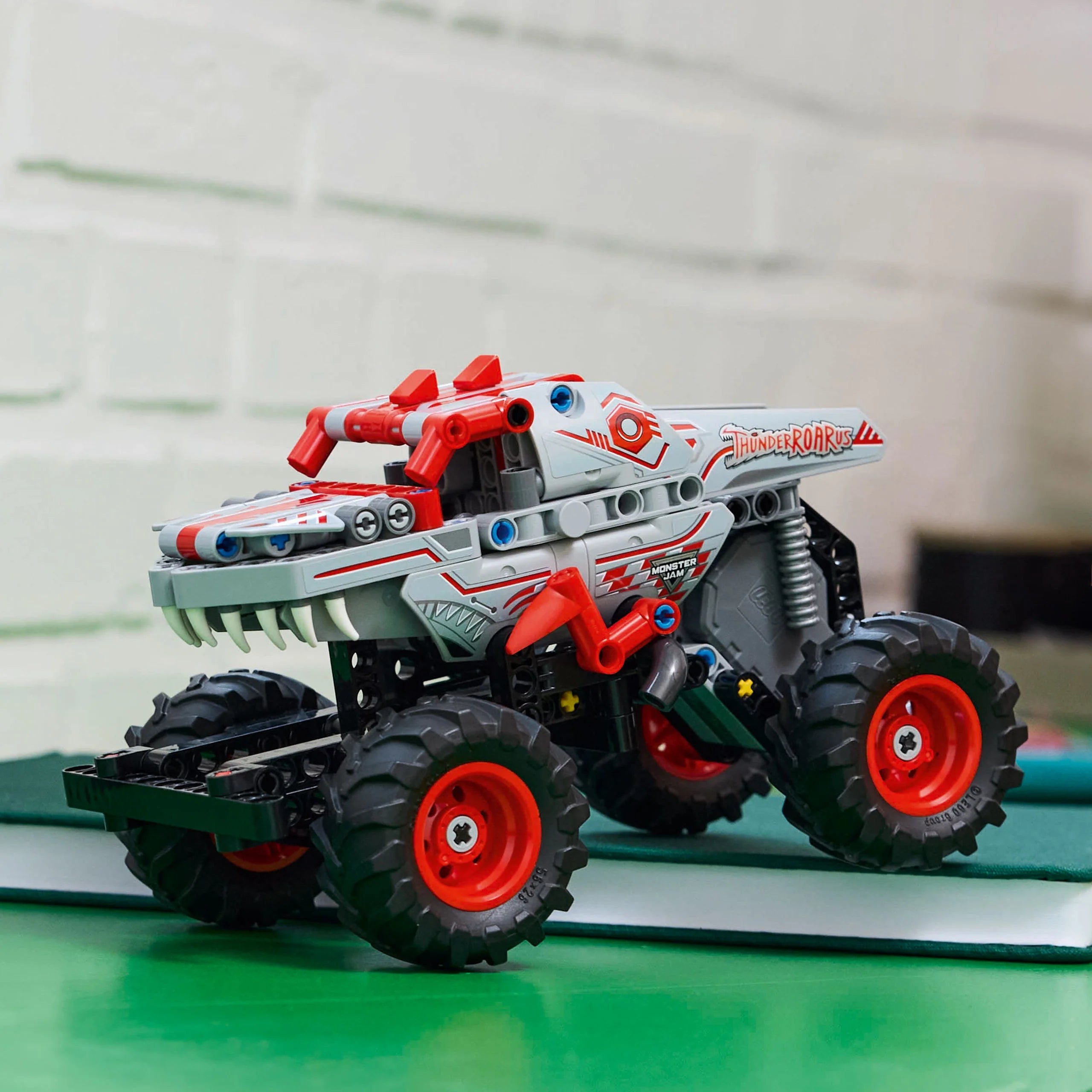 Technic™ - Monster Jam™ ThunderROARus™ Pull-Back (42200)