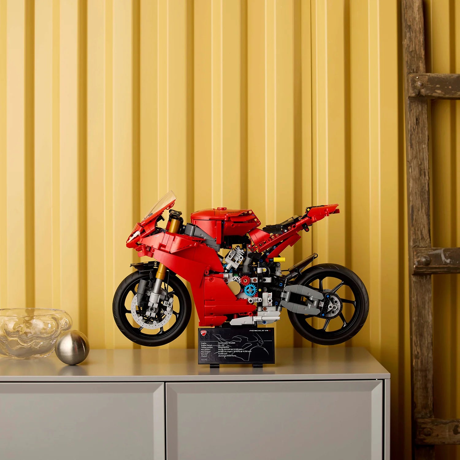 Technic™ - Ducati Panigale V4 S Motorcycle (42202)