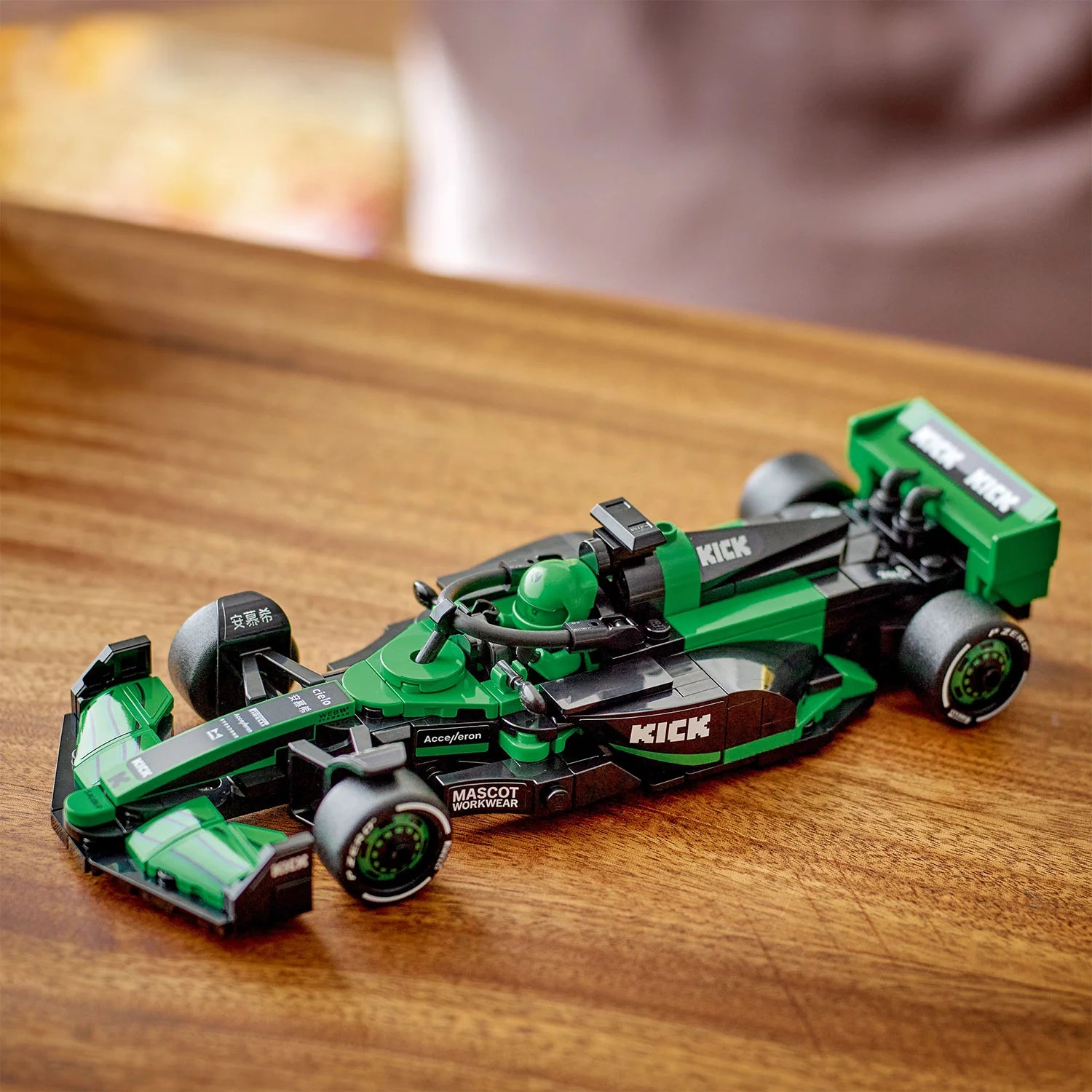 Speed Champions - KICK Sauber F1® Team C44 Race Car (77247)