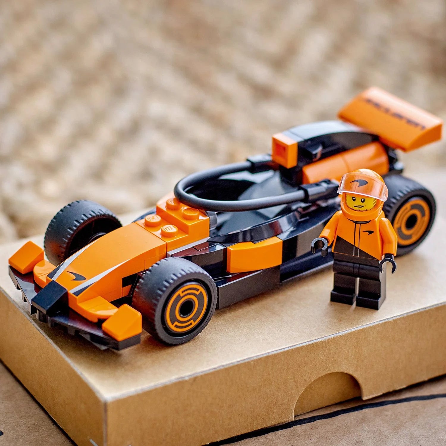 City - F1® Driver with McLaren Race Car (60442)