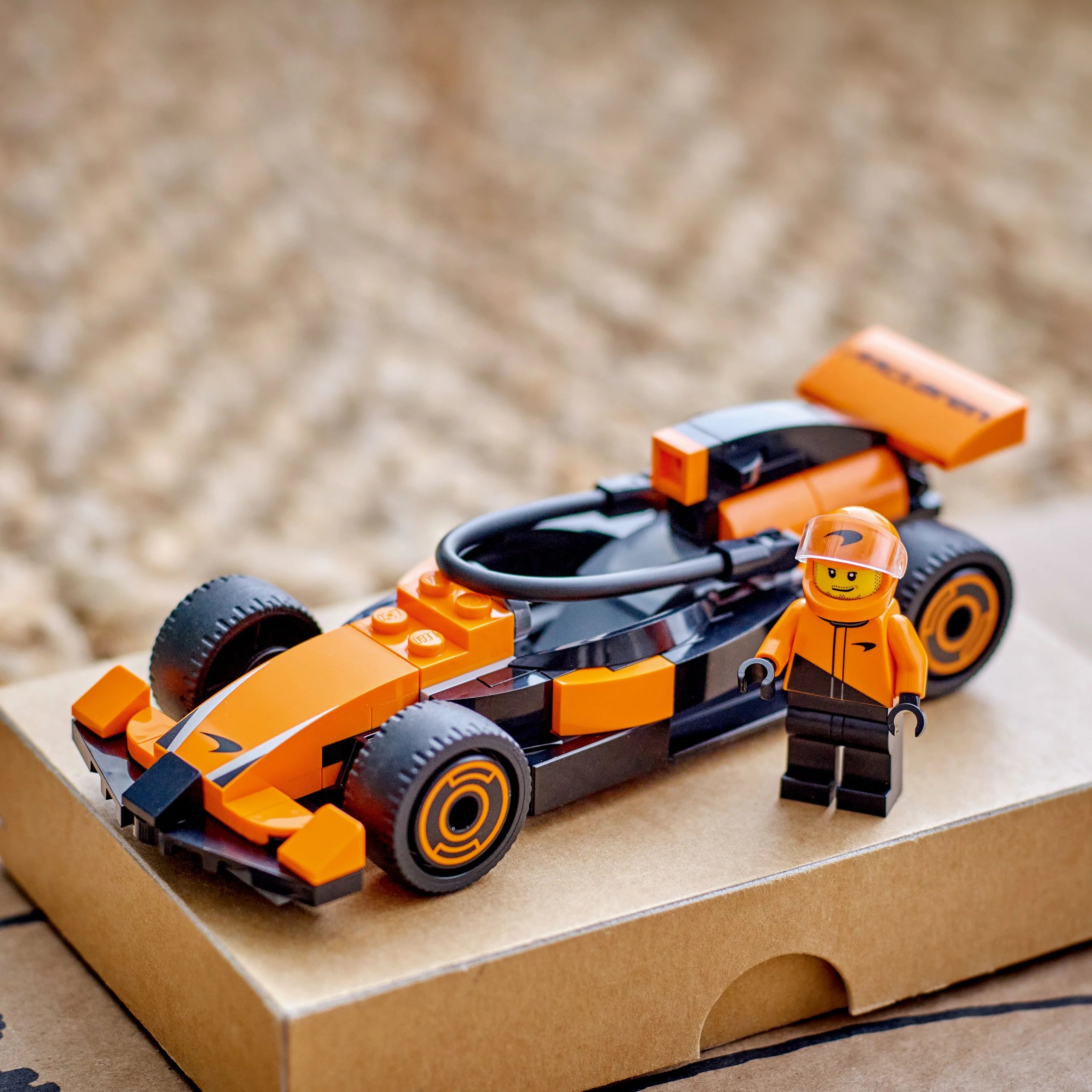 City - F1® Driver with McLaren Race Car (60442)