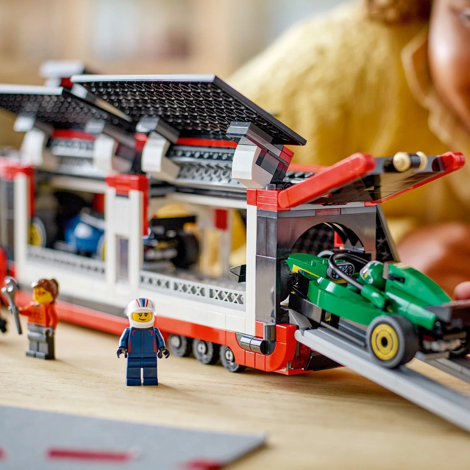 City - F1® Truck with RB20 & AMR24 F1® Cars (60445)