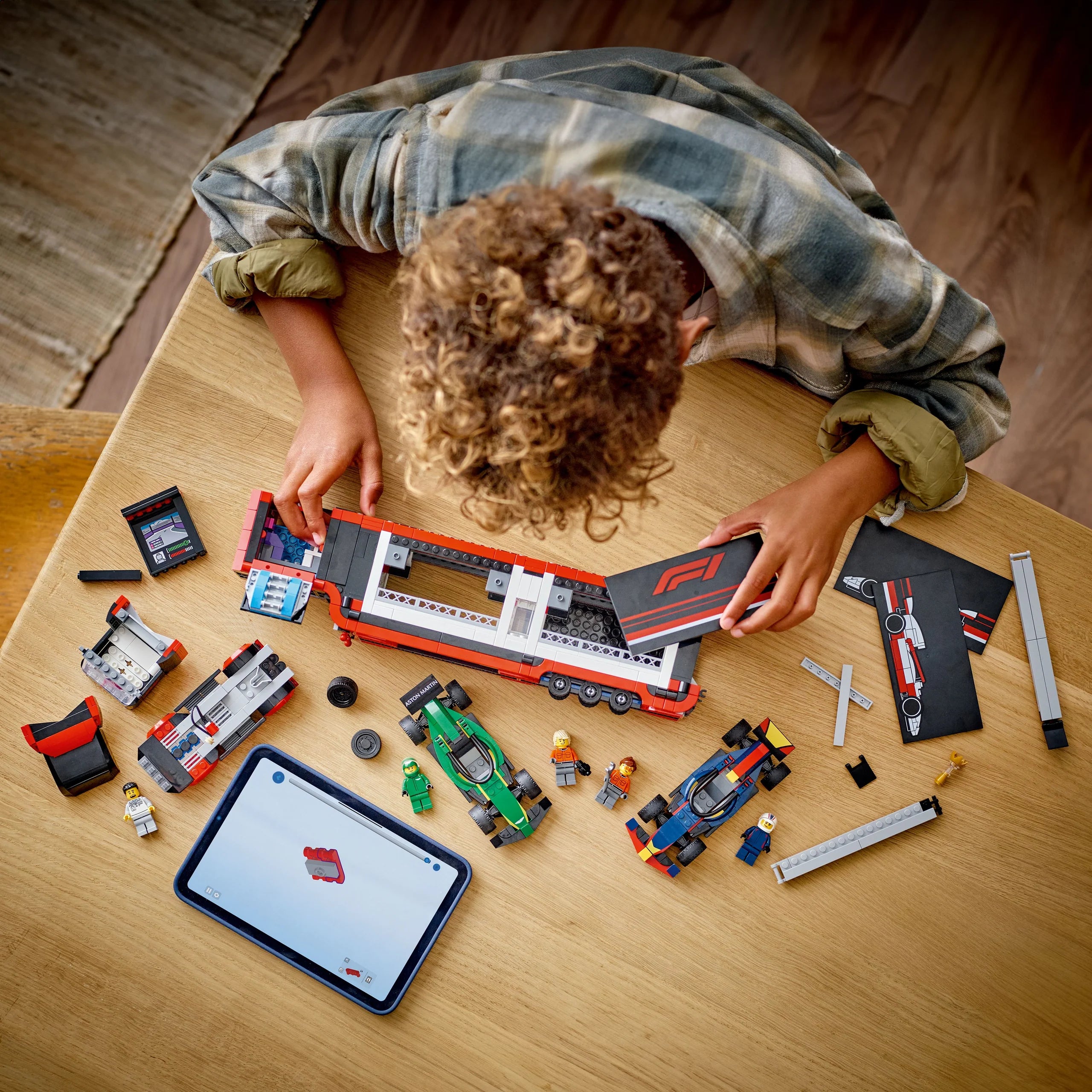 City - F1® Truck with RB20 & AMR24 F1® Cars (60445)