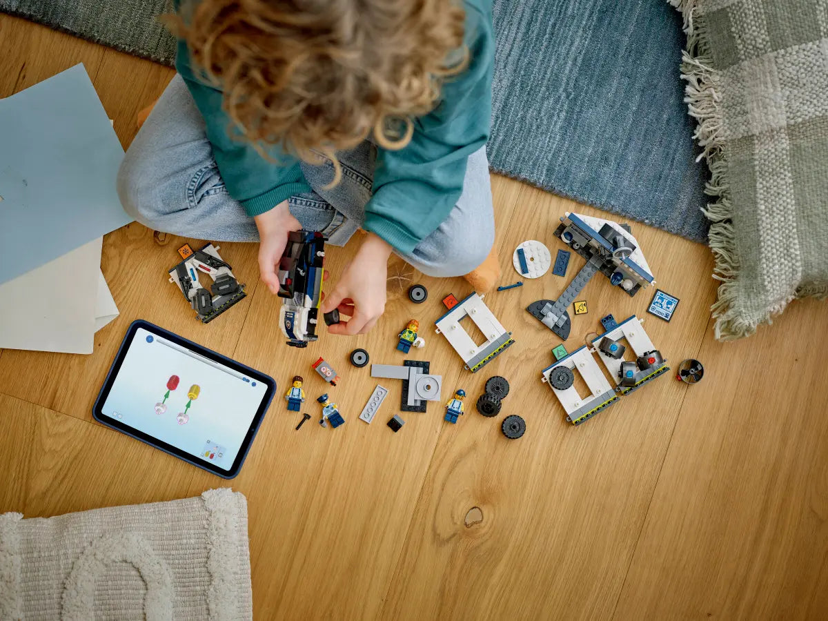 City - Custom Police Car Garage (60457)