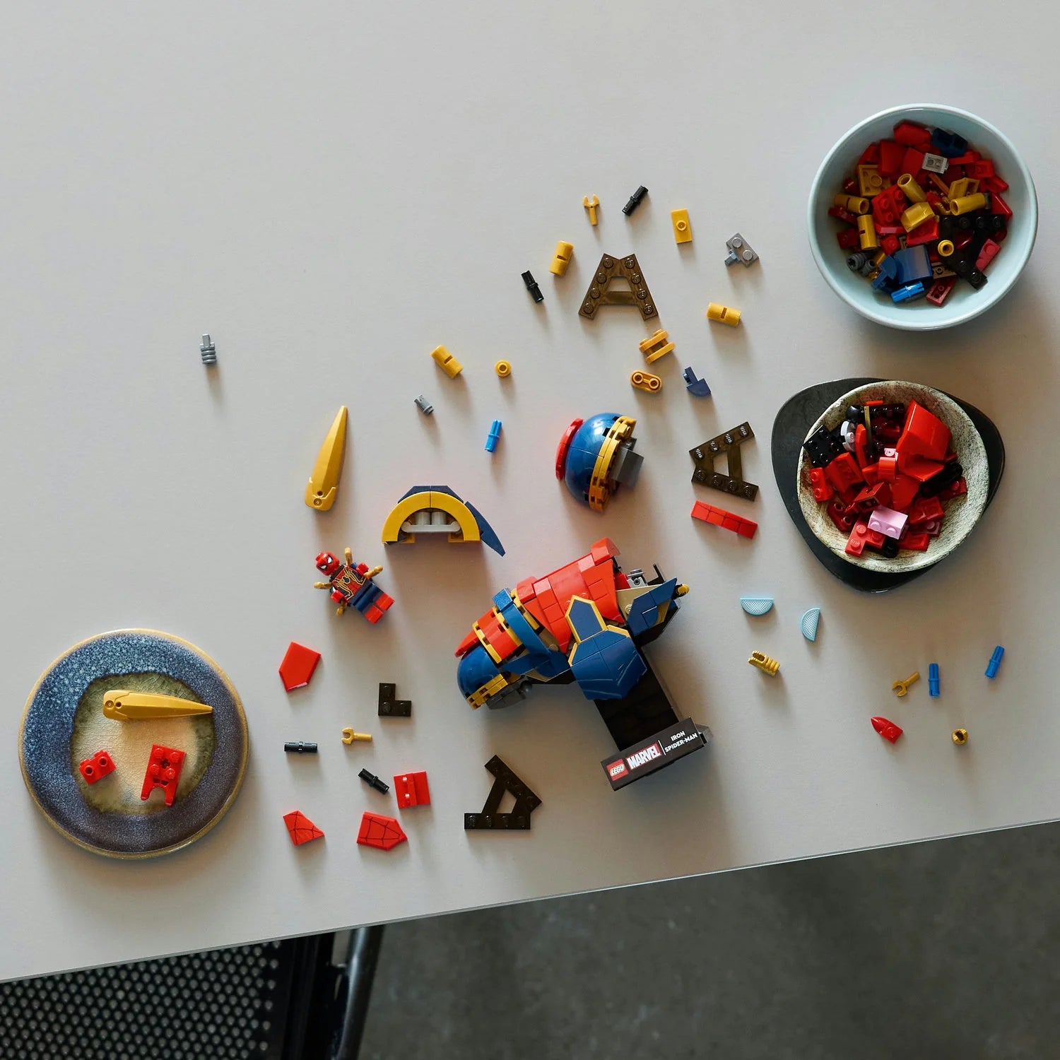 Marvel - Iron Spider-Man Bust (76326)