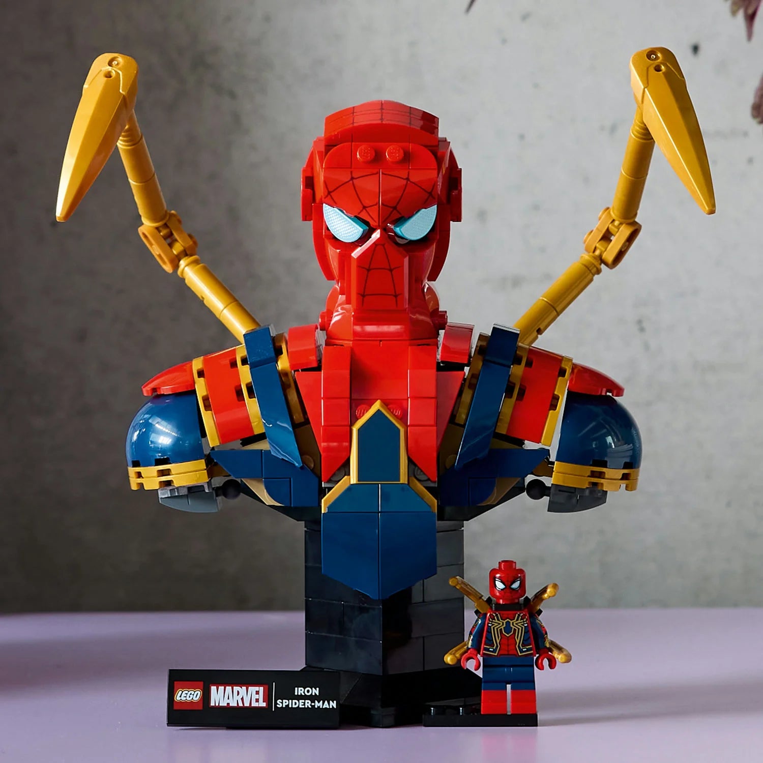 Marvel - Iron Spider-Man Bust (76326)