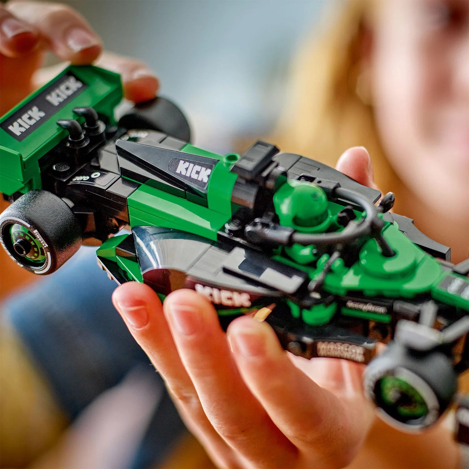 Speed Champions - KICK Sauber F1® Team C44 Race Car (77247)