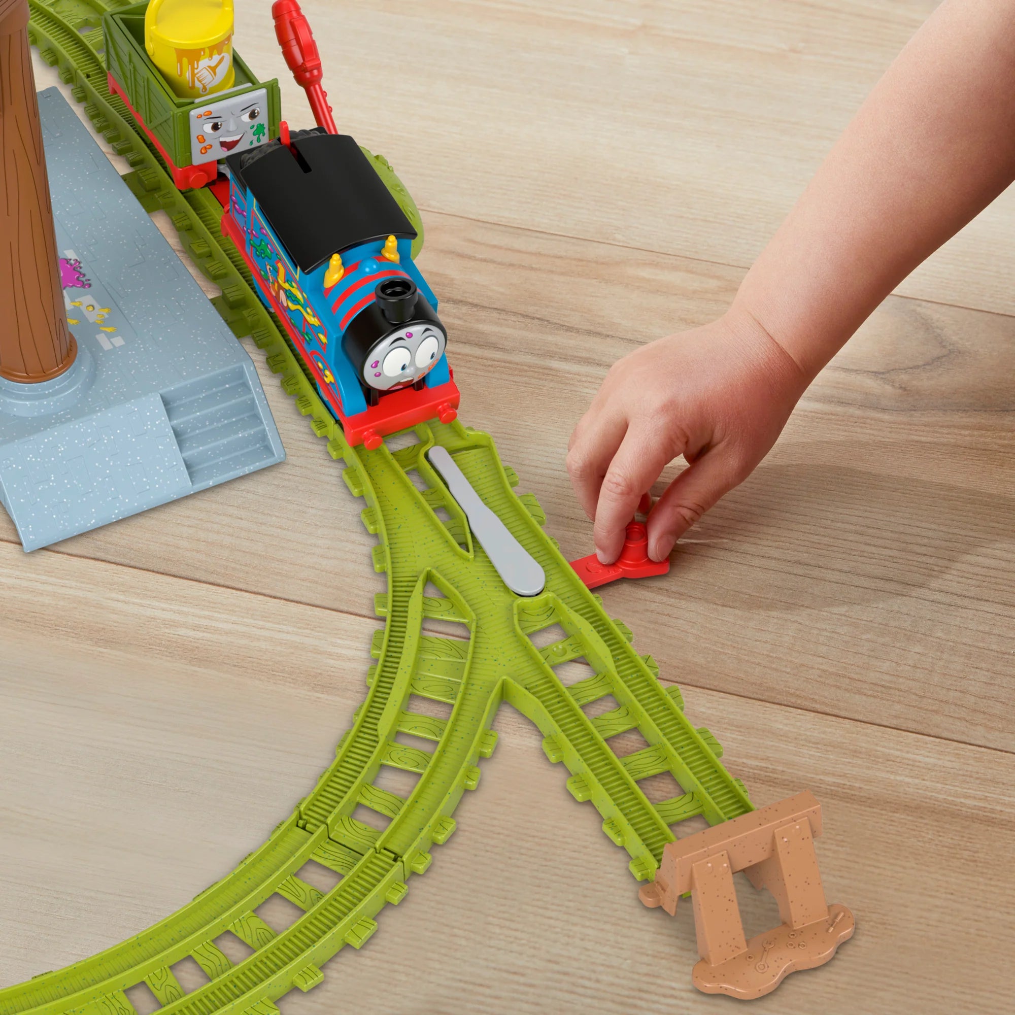 Motorised Thomas Paint Delivery Set