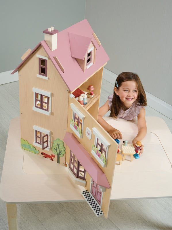 Foxtail Villa Includes Greenhouse and Garden Set!