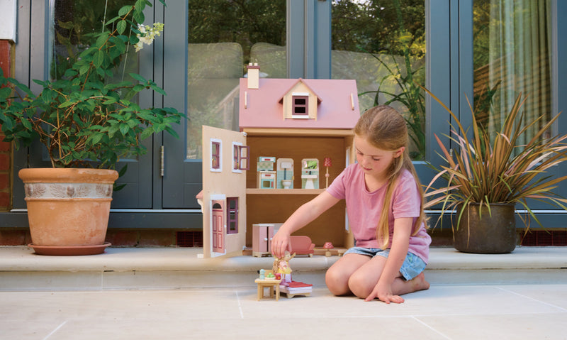 Foxtail Villa Includes Greenhouse and Garden Set!