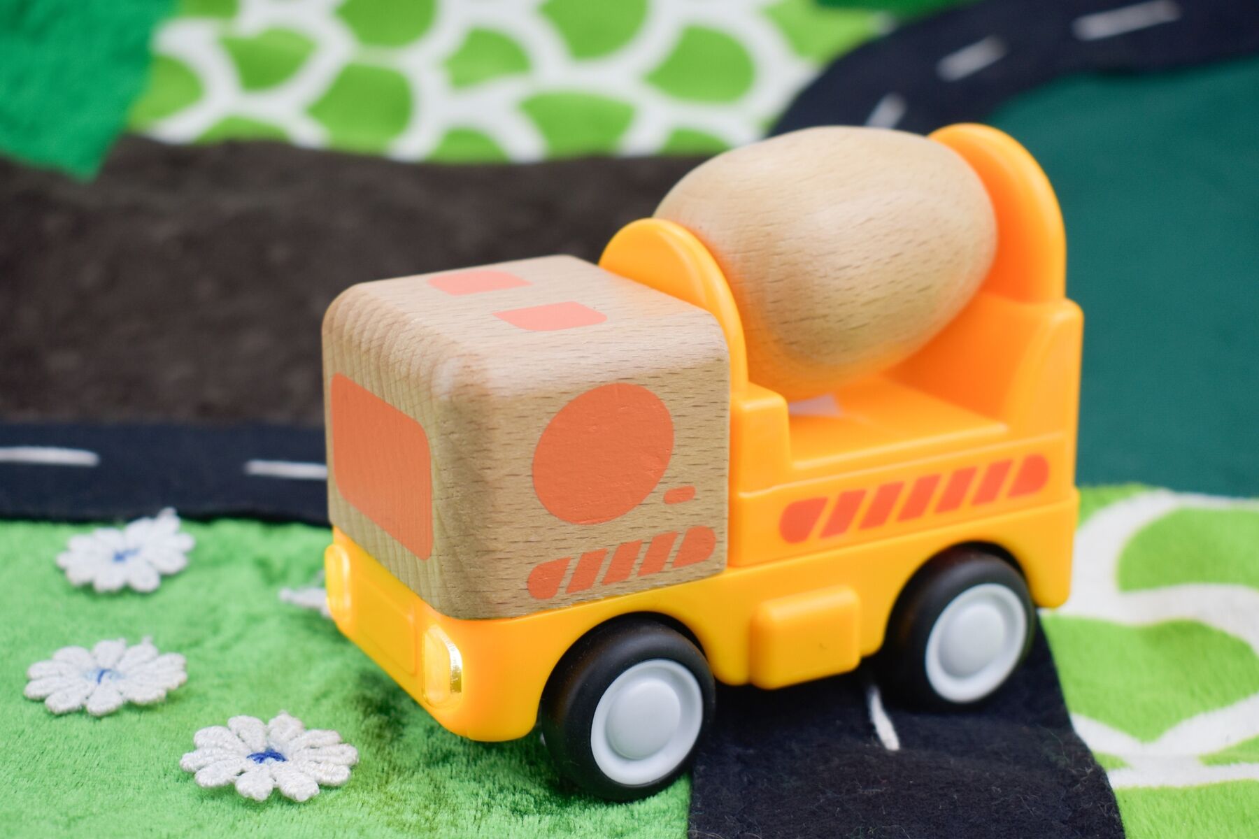 Wooden Friction Work Truck With Sound And Light - Concrete Mixer