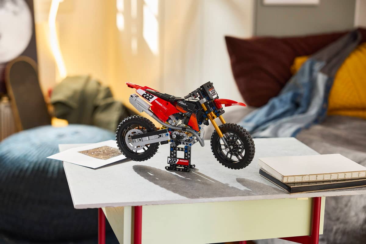 Technic™ - Ducati Desmo450 MX Factory Motorcycle (42238)
