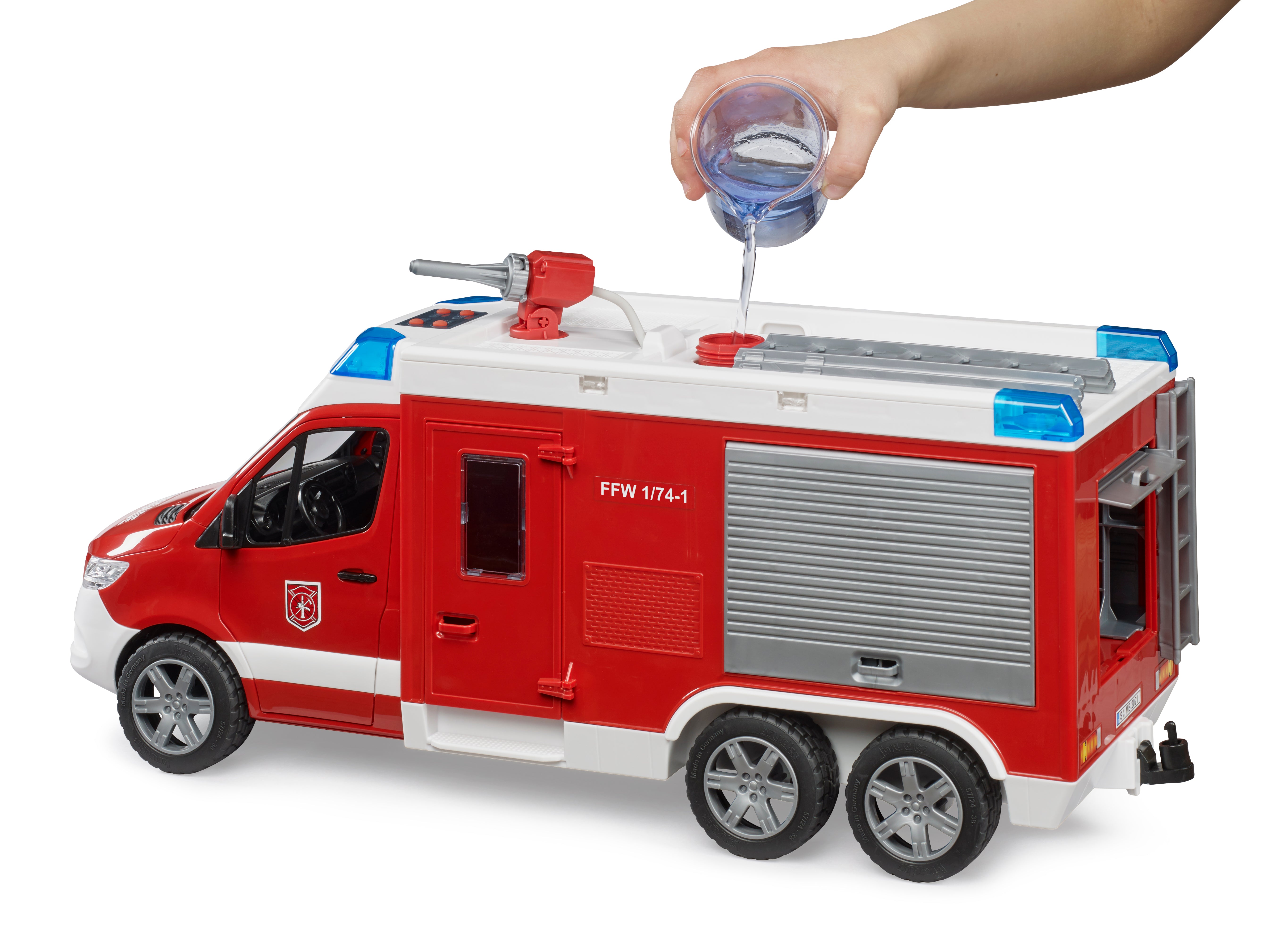 1:16 Mercedes-Benz Mercedes-Benz Sprinter Dual Axle Fire Engine with Light & Sound (02680)