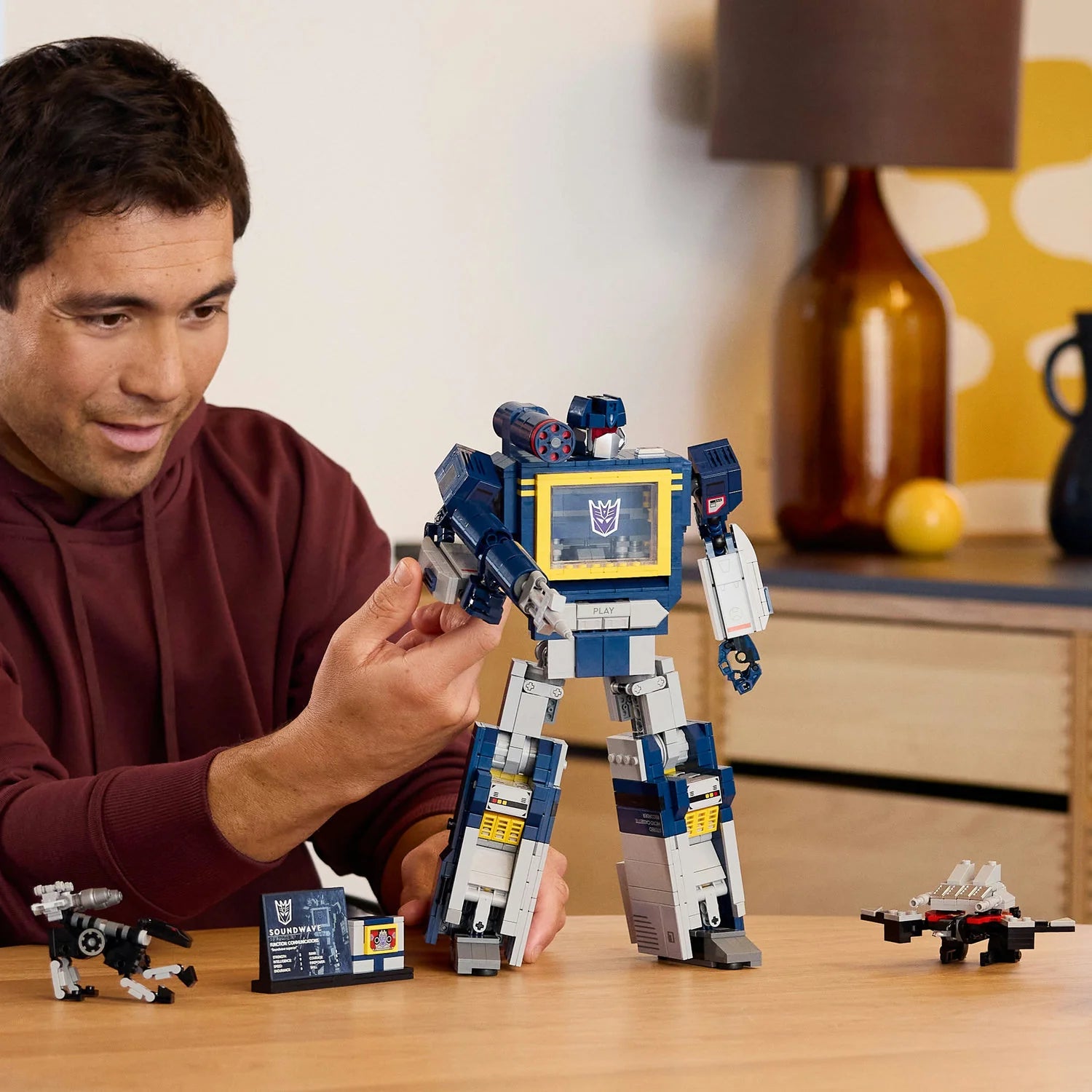 Icons - Transformers: Soundwave (10358)