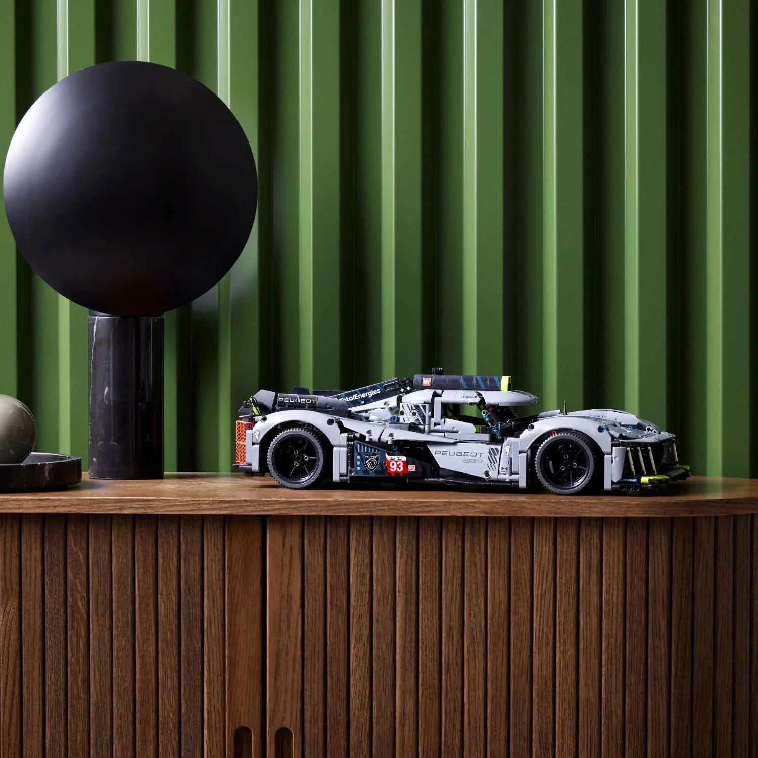 LEGO Technic PEUGEOT 9X8 24H Le Mans Hybrid Hypercar 42156