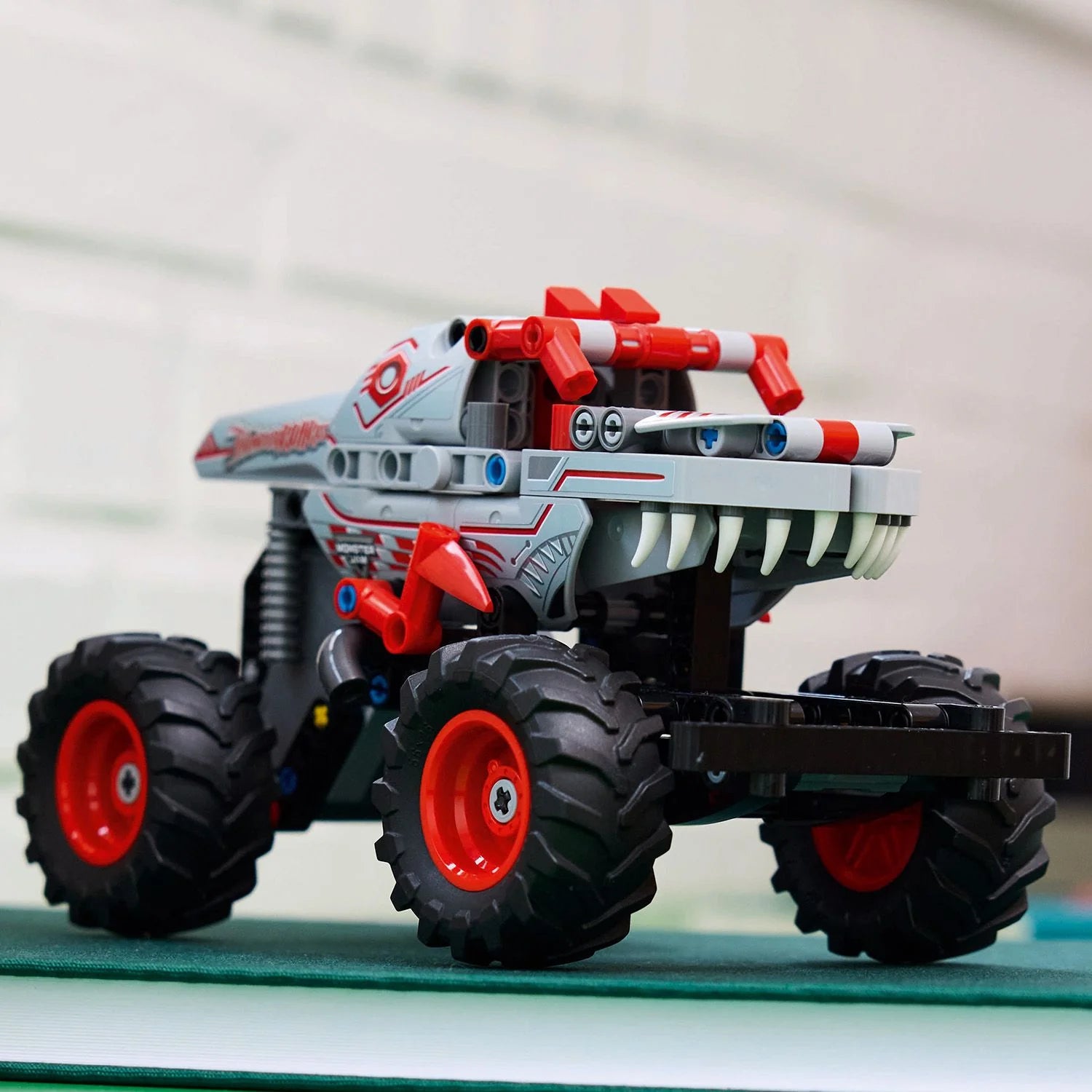 Technic™  - Monster Jam™ ThunderROARus™ Pull-Back (42200)