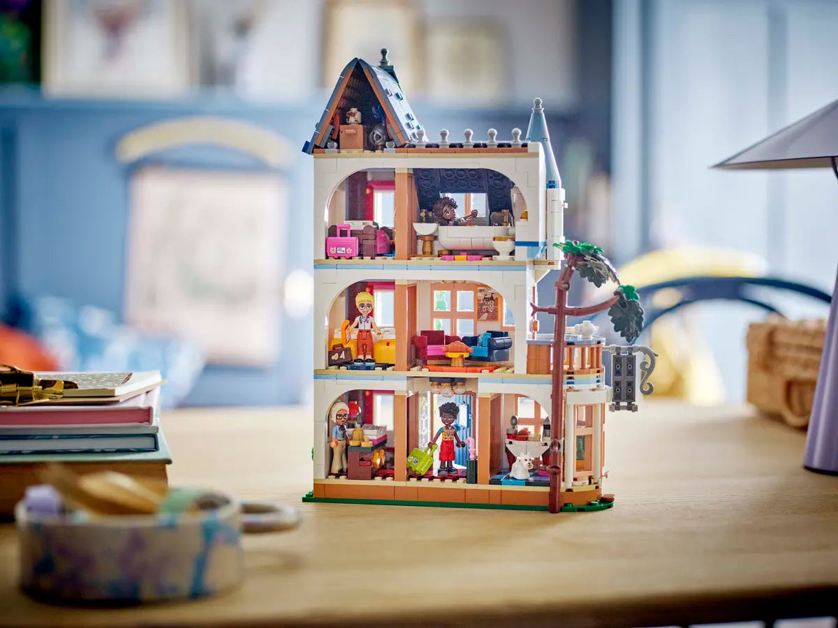 Friends - Castle Bed and Breakfast (42638)