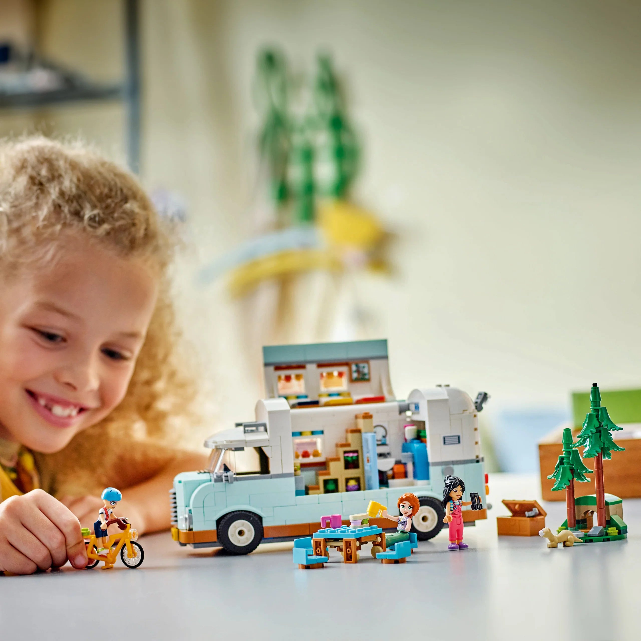 Friends - Friendship Camper Van Adventure (42663)