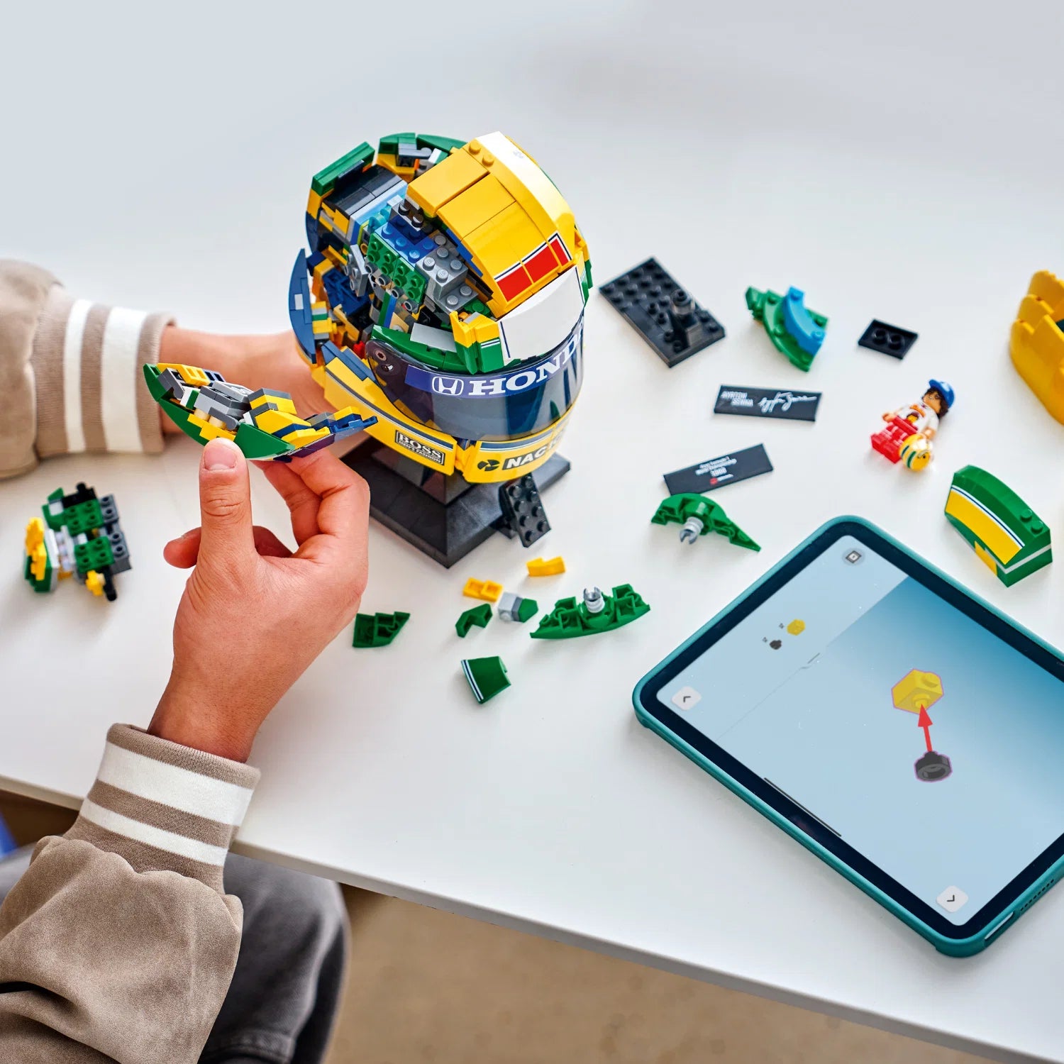 Editions - Ayrton Senna Helmet (43024)