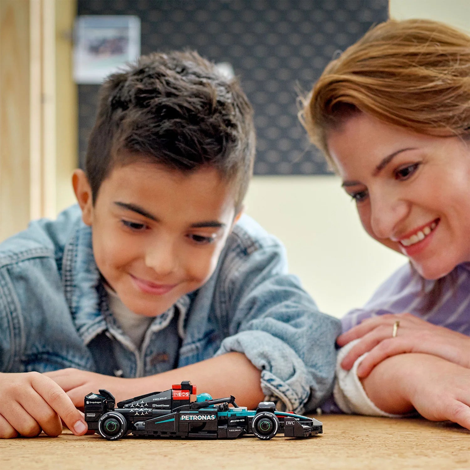 Speed Champions - Mercedes-AMG F1® W15 Race Car (77244)