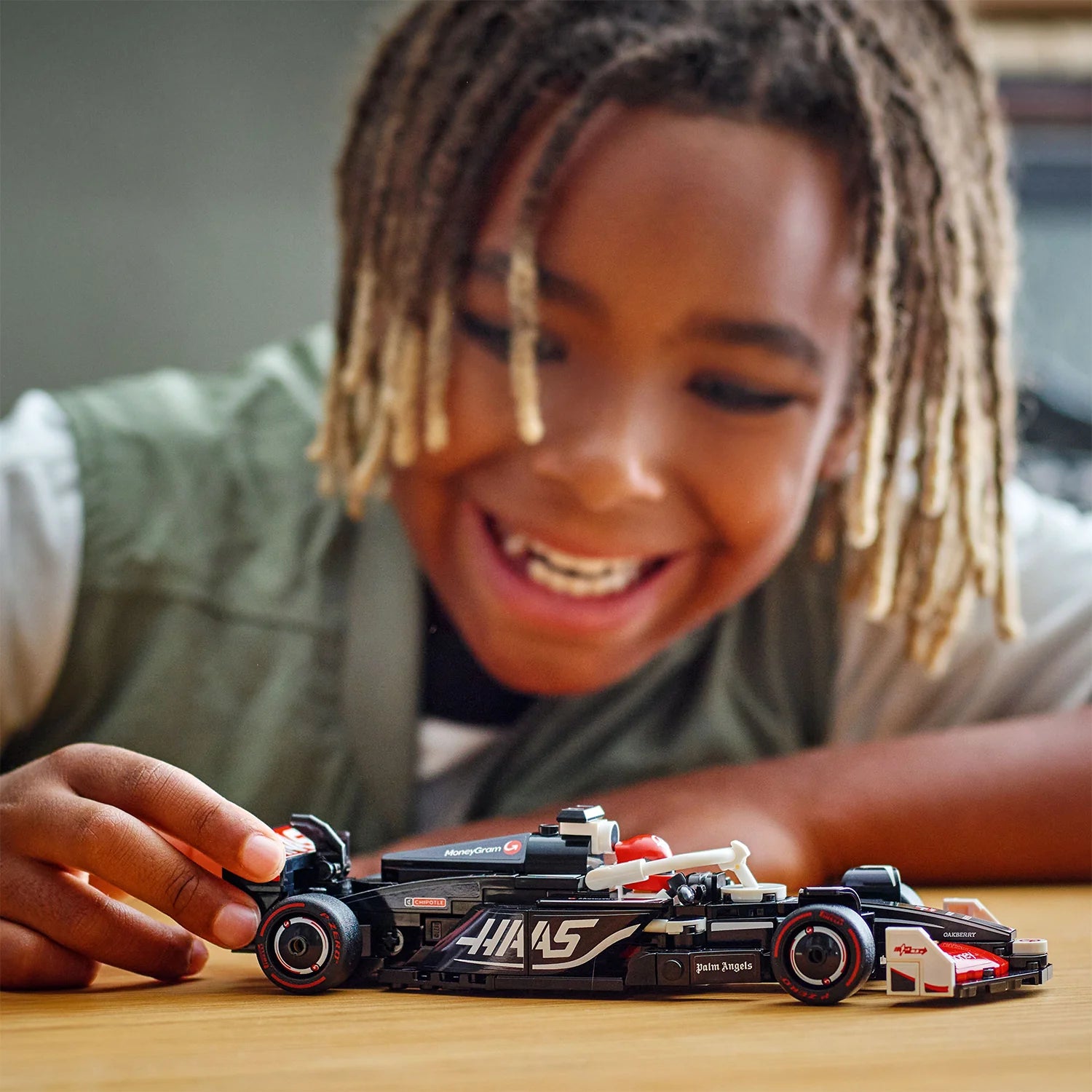 Speed Champions - MoneyGram Haas F1® Team VF-24 Race Car (77250)