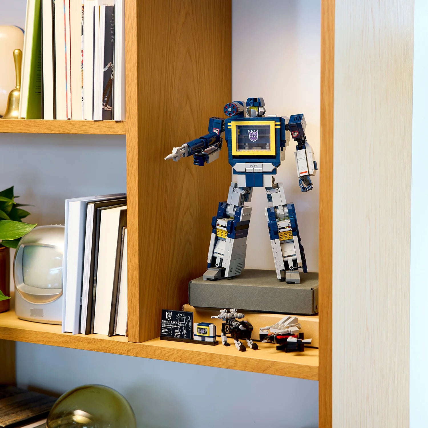 Icons - Transformers: Soundwave (10358)