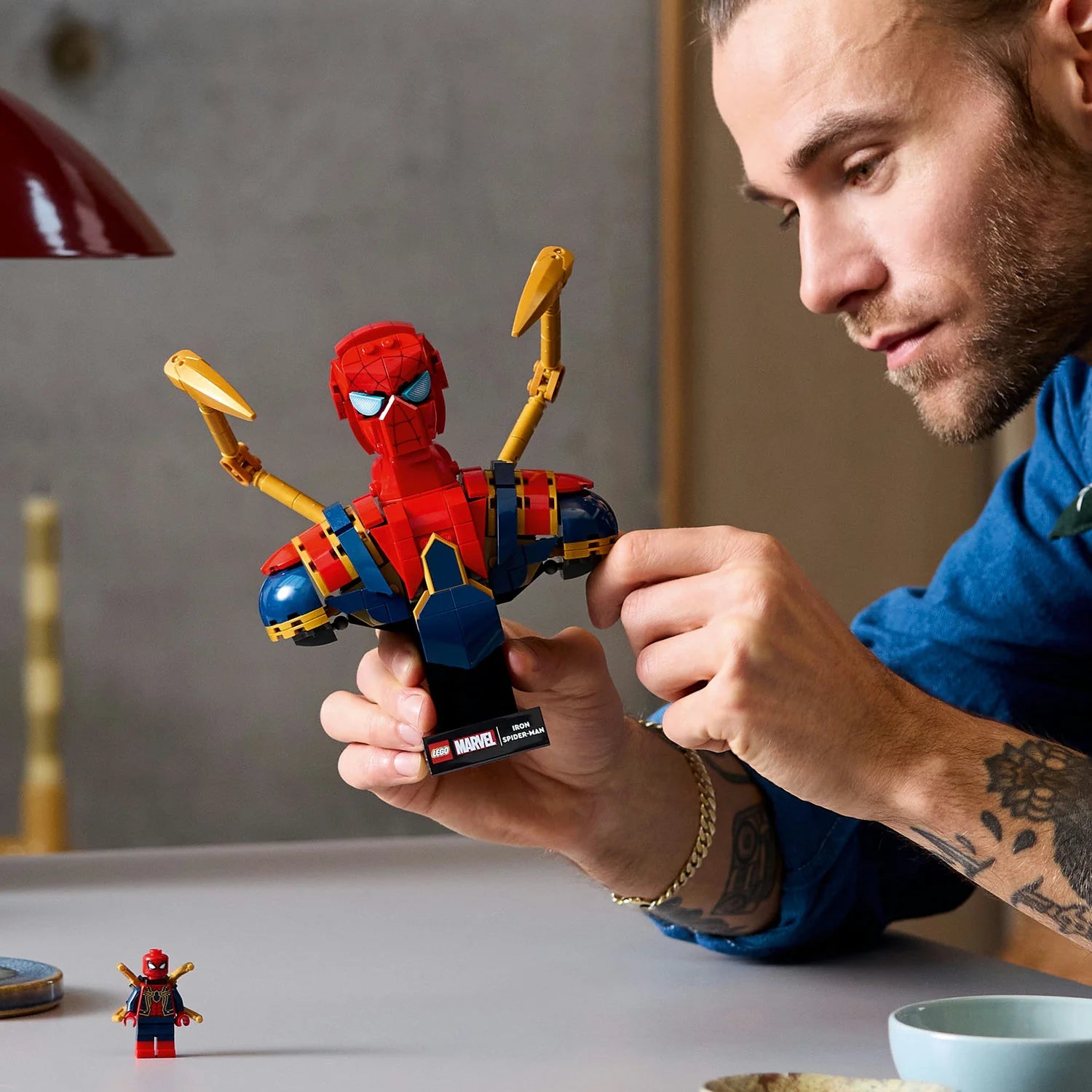 Marvel - Iron Spider-Man Bust (76326)