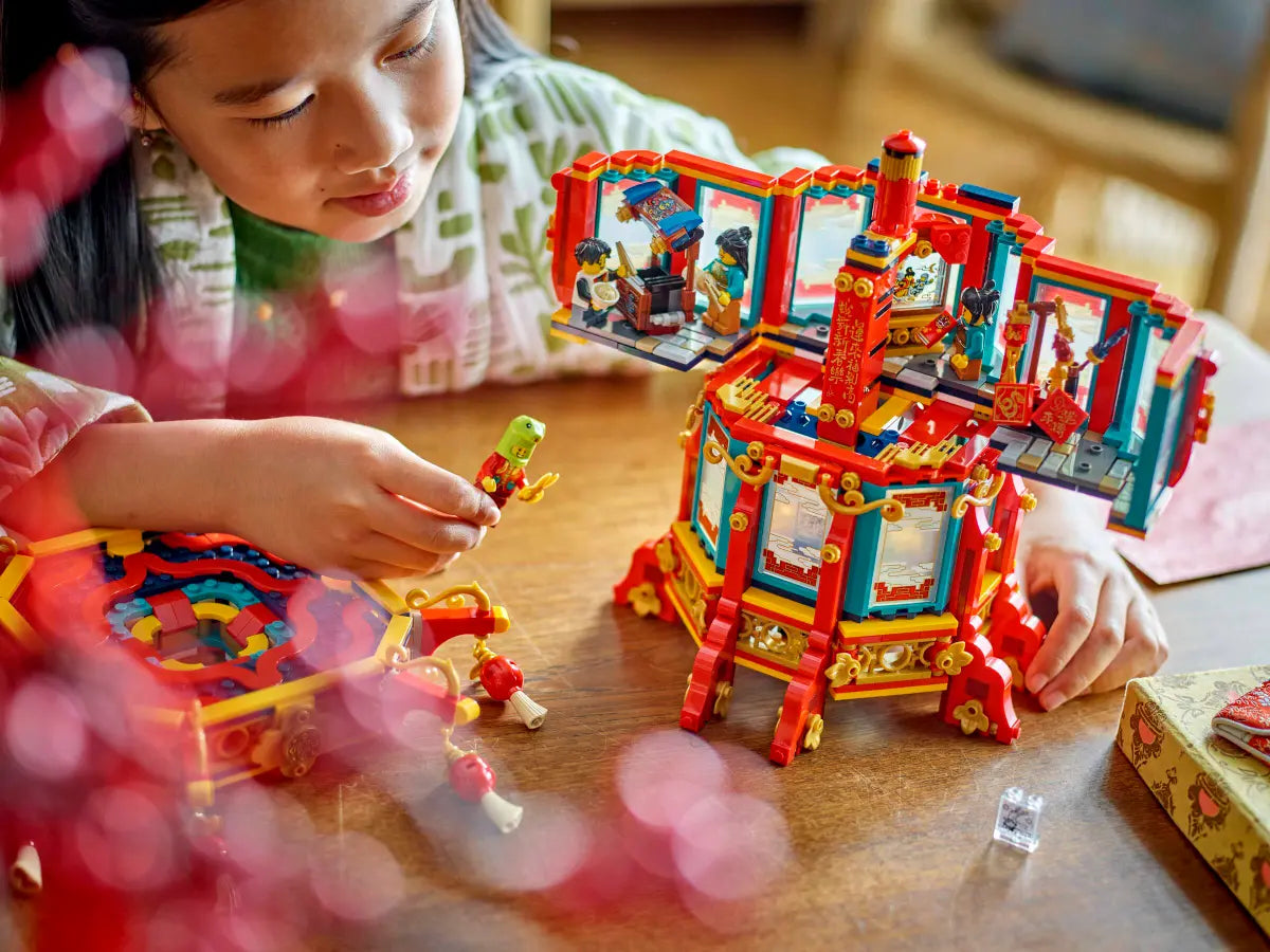 LEGO® Trotting Lantern