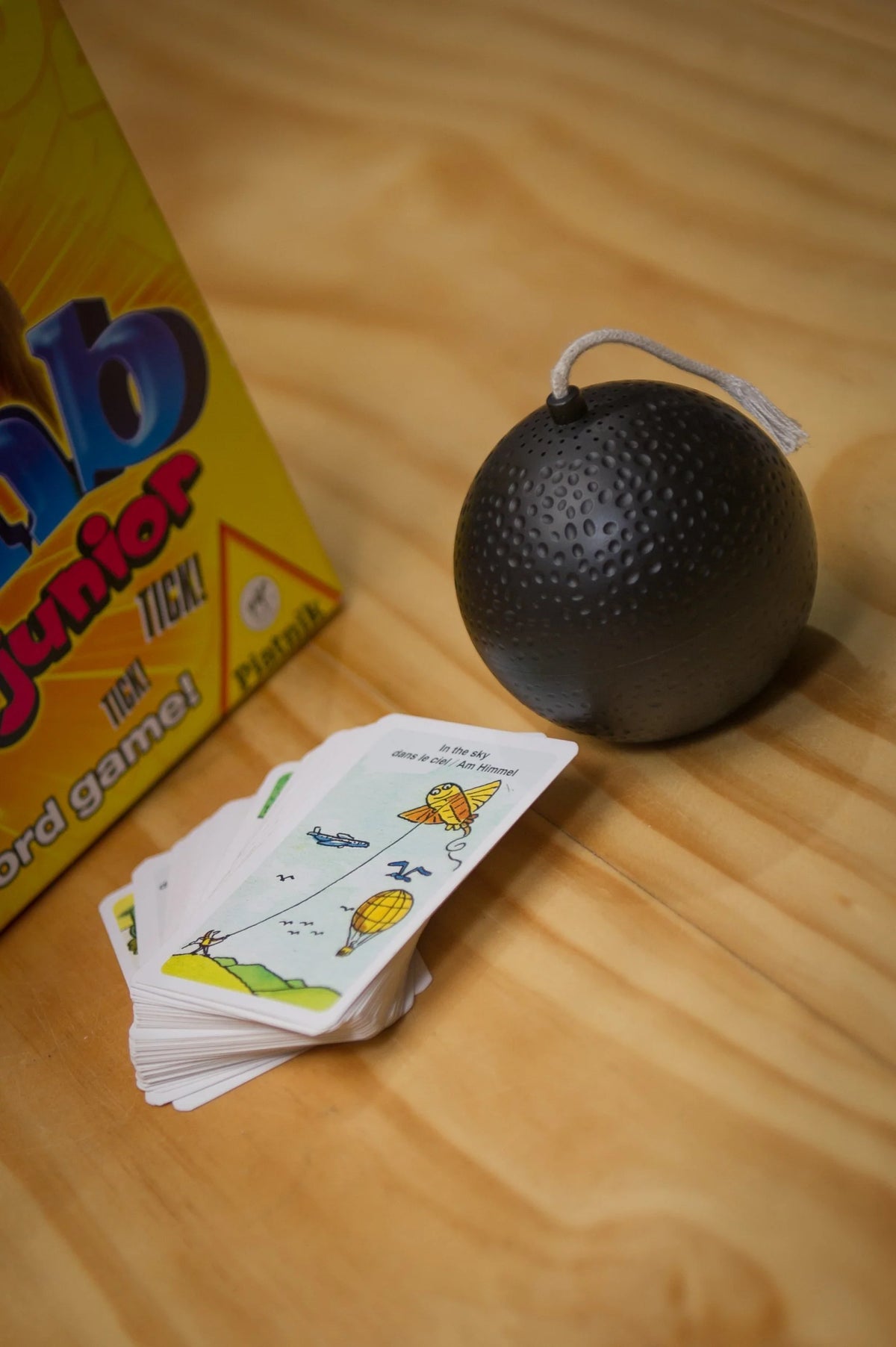 Pass The Bomb Junior - The Explosive Word Game!