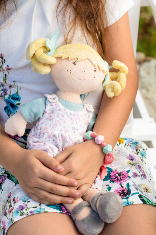 Lucy with Bracelet (7505)