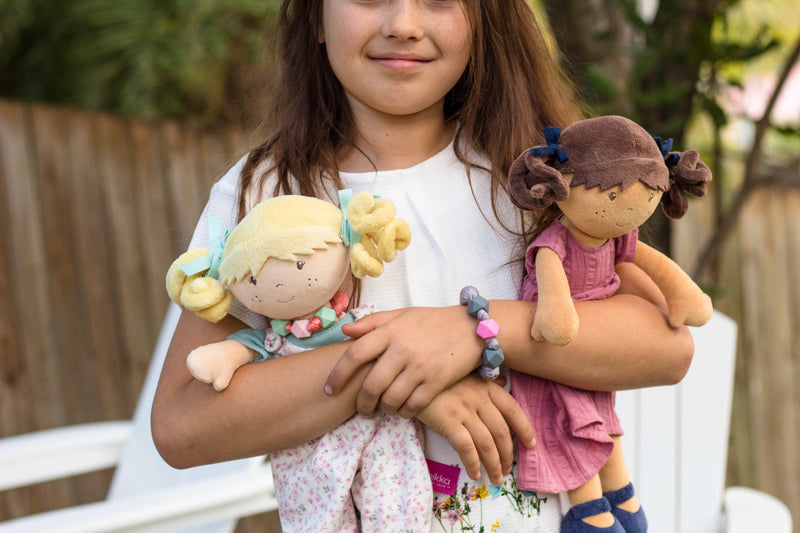 Lucy with Bracelet (7505)