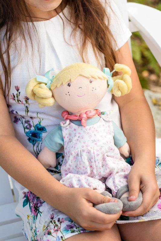 Lucy with Bracelet (7505)