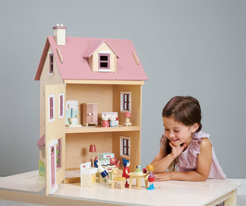 Foxtail Villa Includes Greenhouse and Garden Set!