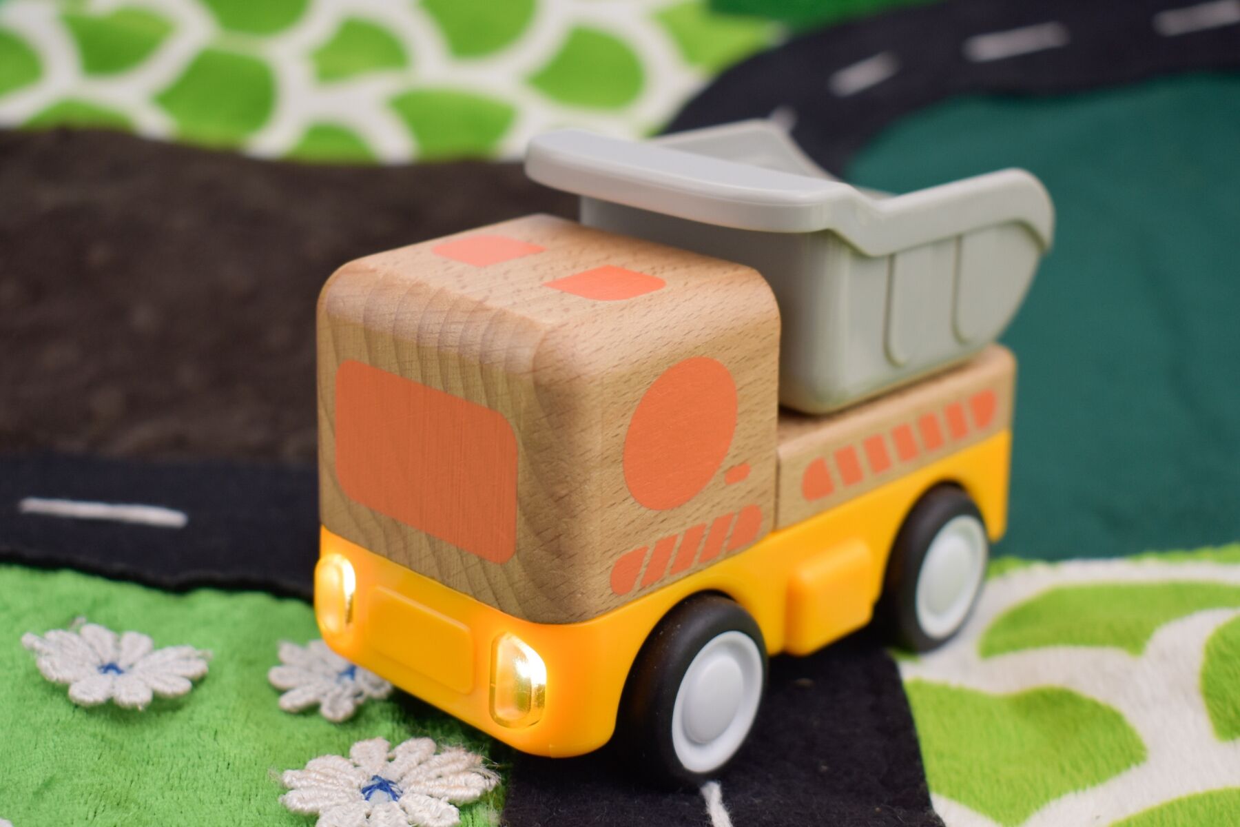 Wooden Friction Work Truck With Sound And Light - Dump Truck