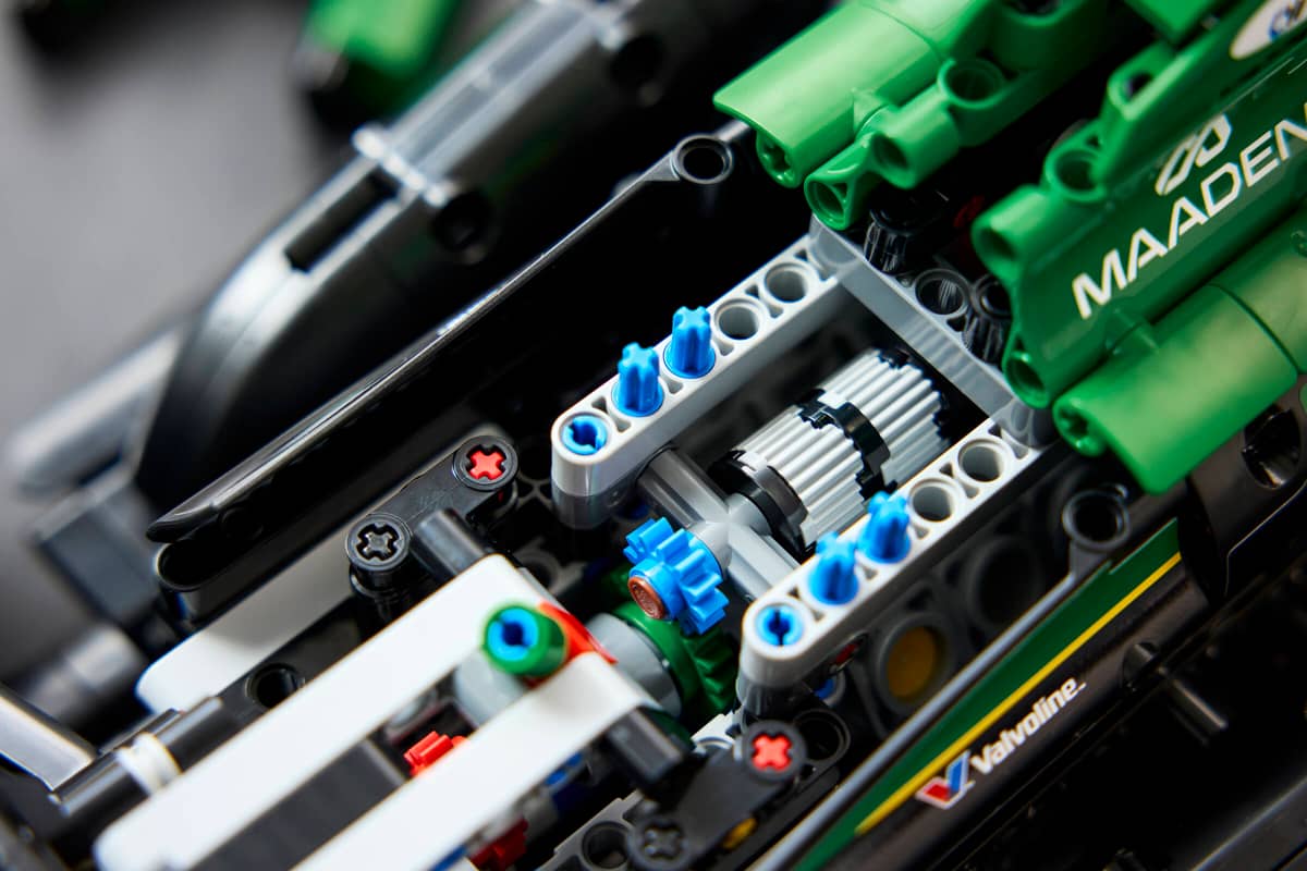 Technic™ - Aston Martin Aramco AMR25 F1® Car (42240)