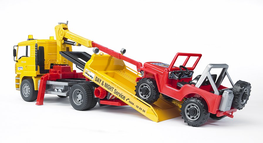 1:16 MAN TGA Breakdown Truck with Cross Country Vehicle (02750)
