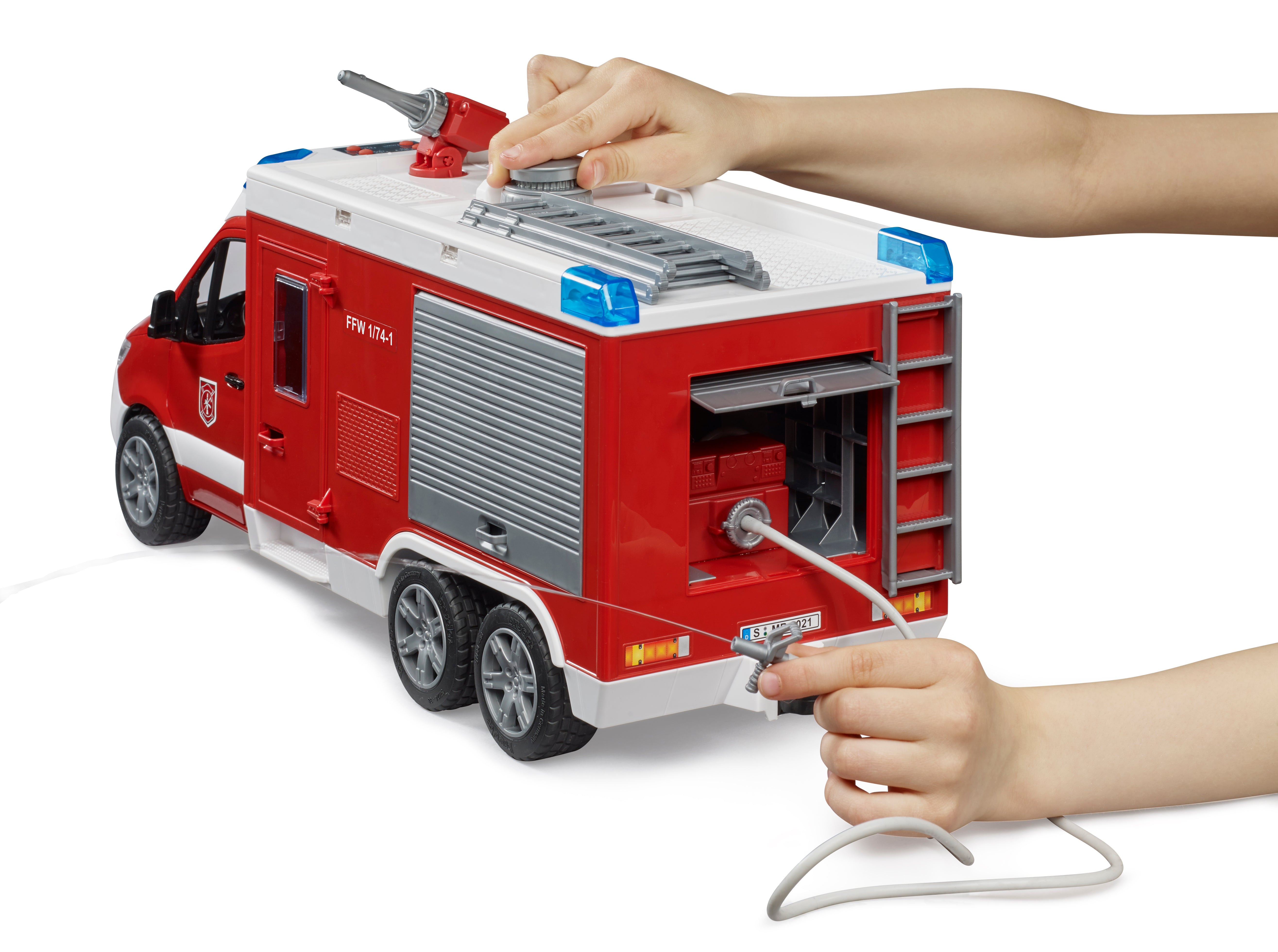 1:16 Mercedes-Benz Mercedes-Benz Sprinter Dual Axle Fire Engine with Light & Sound (02680)