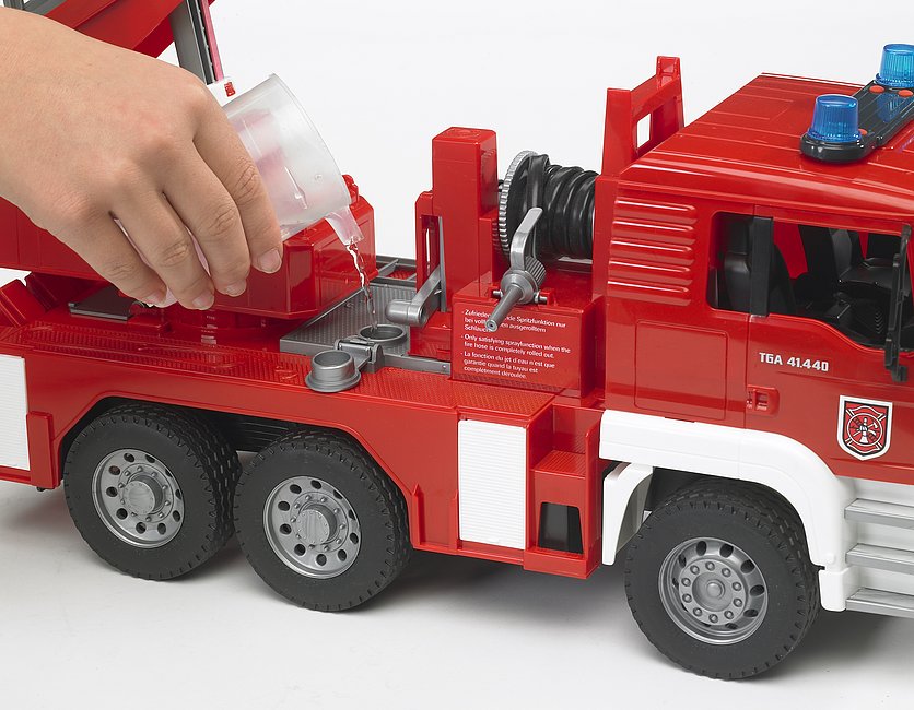 MAN TGA Fire Engine w/Water Pump & Light&Sound Module (02771)