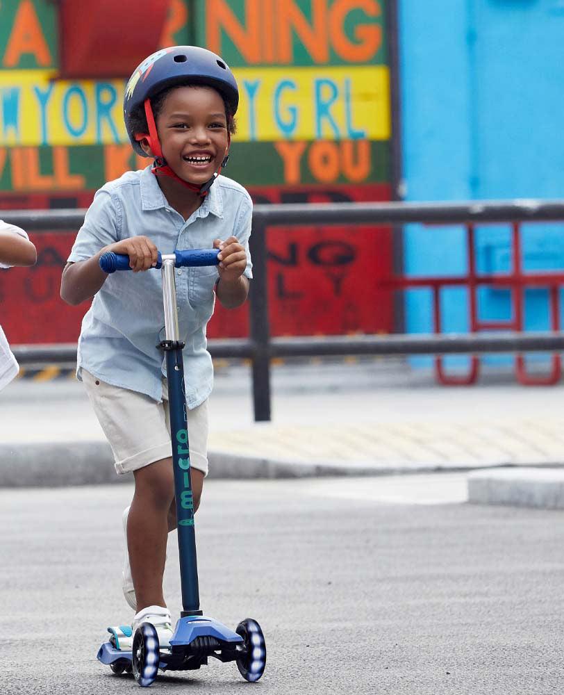 Maxi Micro Deluxe Scooter - LED Light Up Wheels - Navy Blue - 5-12 years